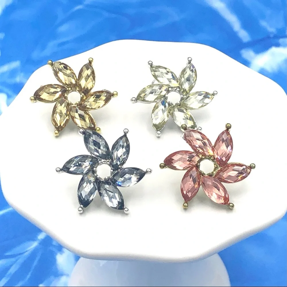 🍀 Pinwheel Bling Stud Earrings